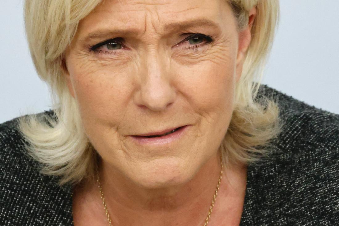 Die Fraktionsvorsitzende des Rassemblement National, Marine Le Pen, spricht während des parlamentarischen Seminars der rechtsextremen französischen Partei Rassemblement National (RN).