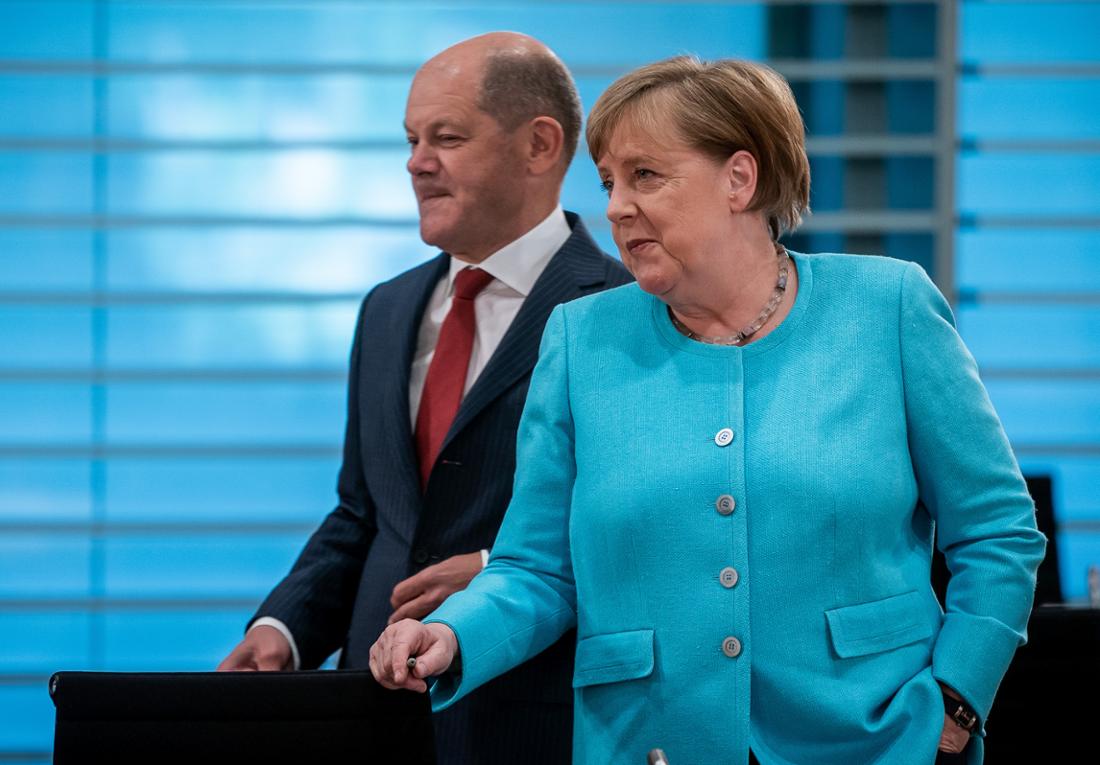 Altkanzlerin Angela Merkel (CDU) und Olaf Scholz (SPD).