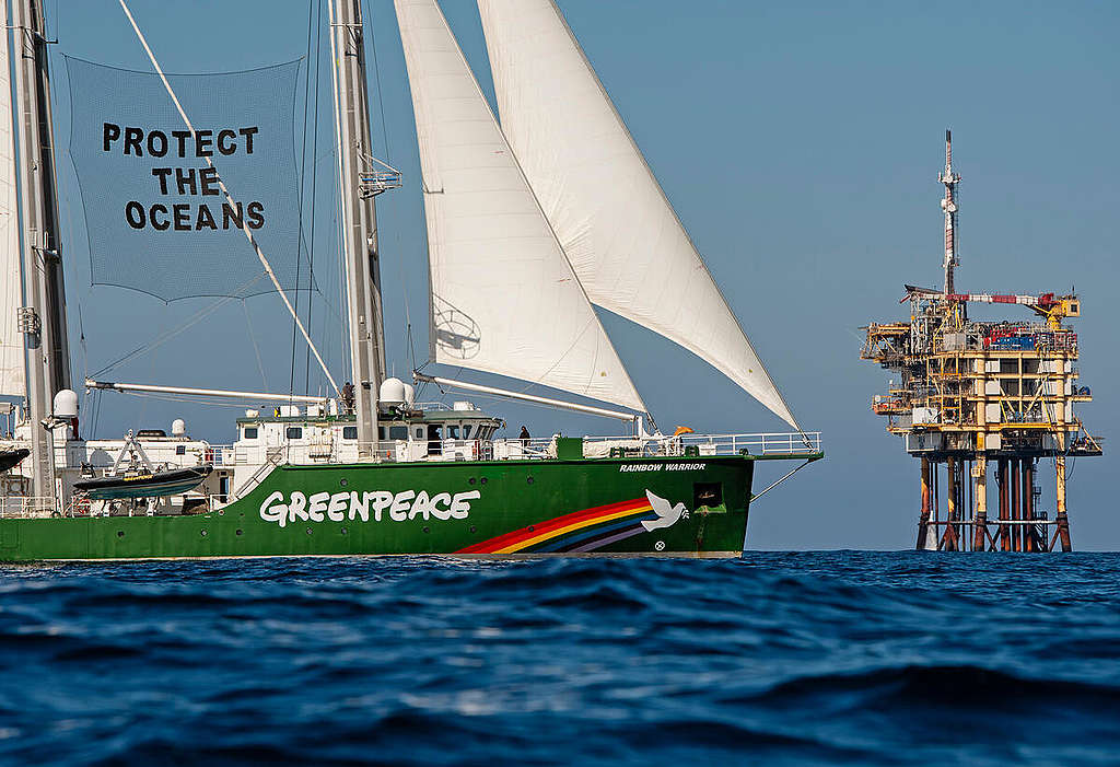 Rainbow Warrior in the North Sea - Protest at Gas Platform A6-A