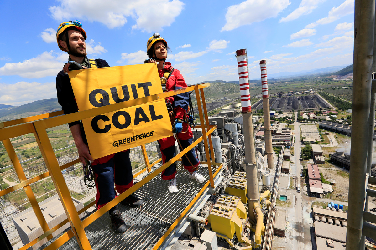 “Grey and Dirty” Action at Coal Power Plant in Turkey. © Jiri Rezac / Greenpeace