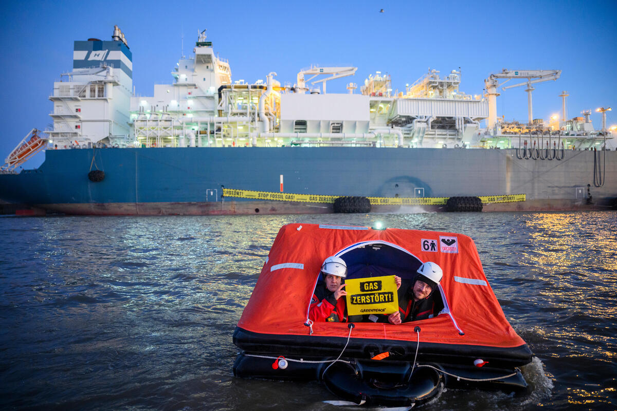 protest against liquefied natural gas imports. © Greenpeace