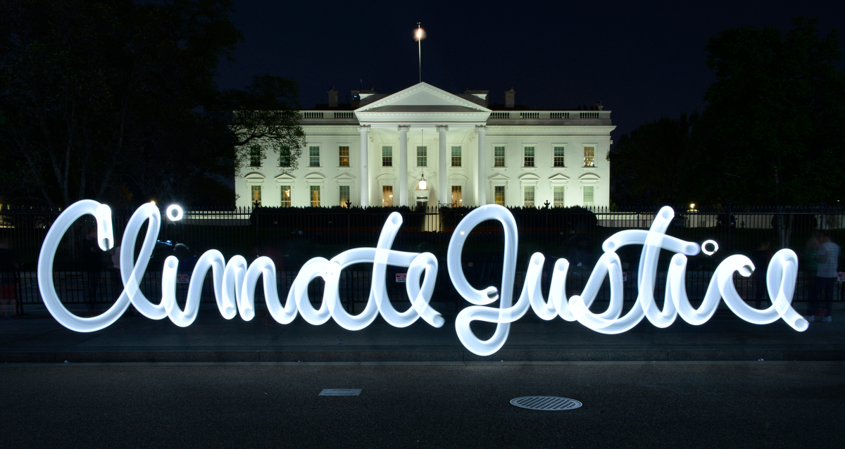 ‘Climate Justice’ Light Graffiti at the White House in Washington D.C. © Vicki DaSilva / Greenpeace