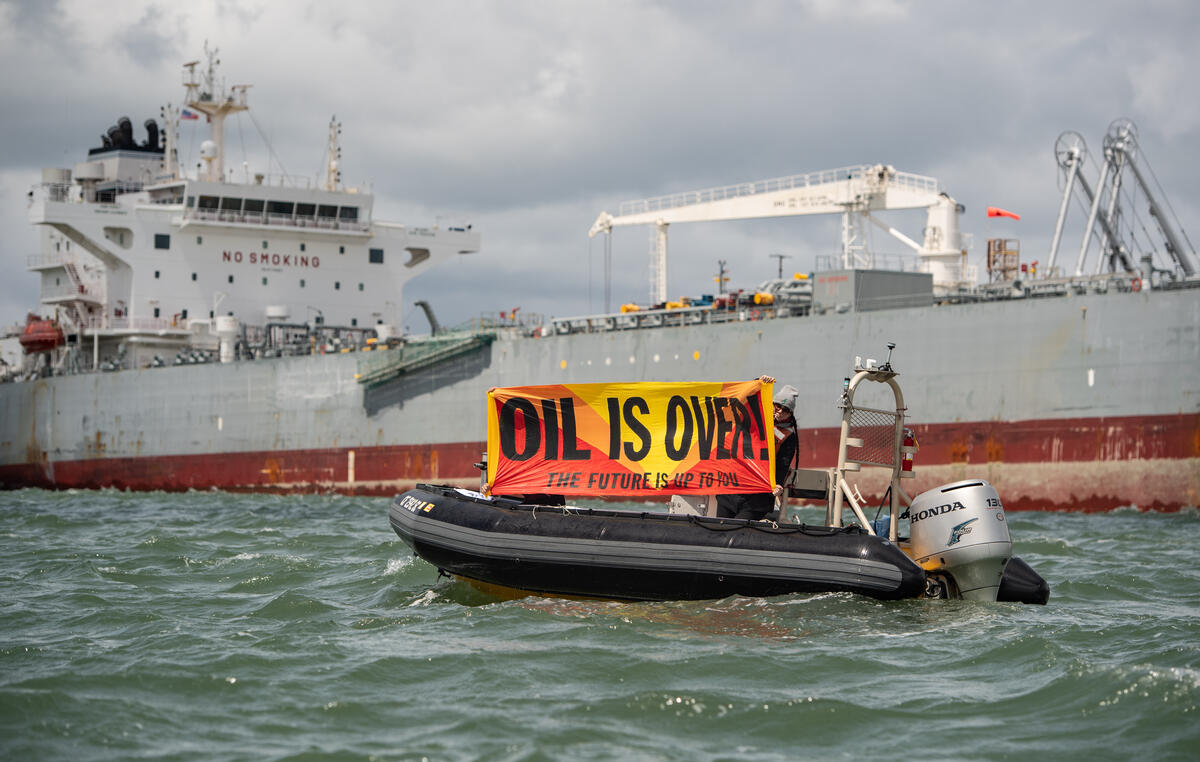 Message for Oil Industry and Congress in San Francisco. © Josh Edelson / Greenpeace