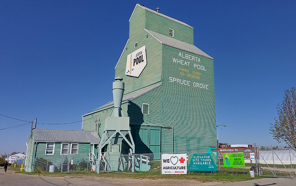 Spruce Grove grain elevator in Alberta, Canada