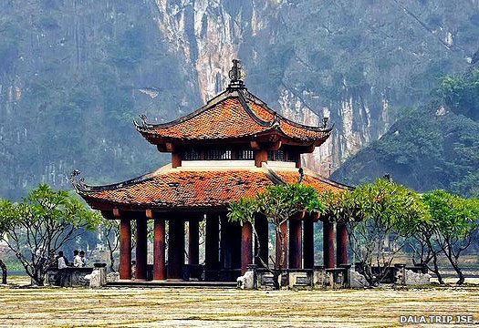 The temple of King Le Dai Hanh (Le Hoan) is built on the site of the royal palace of Hoa Lu