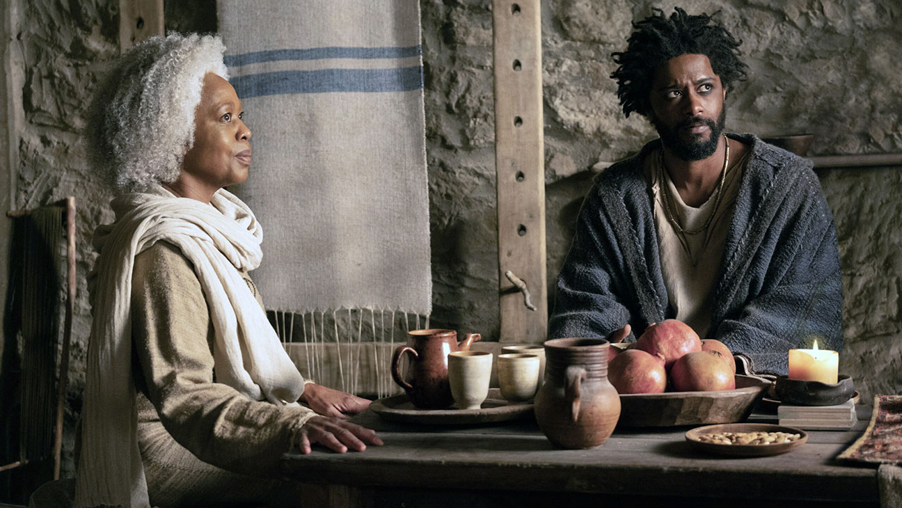 THE BOOK OF CLARENCE, from left: Alfre Woodard, LaKeith Stanfield, 2023.