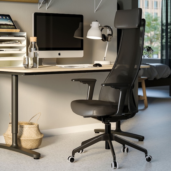 A Glose black JÄRVFJÄLLET office chair with armrests