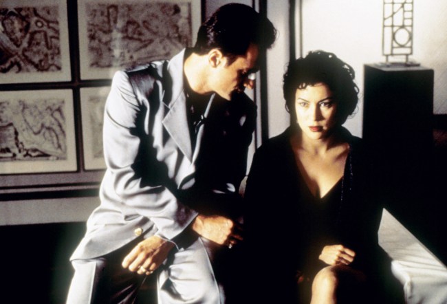 BOUND, from left: Christopher Meloni, Jennifer Tilly, 1996, © Gramercy Pictures/courtesy Everett Collection