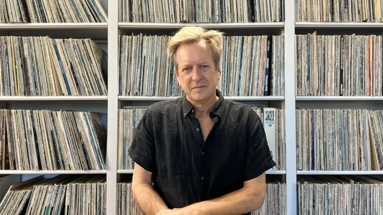 LA-based mixed-media artist Doug Aitken drops by to talk about his latest immersive installation “Lightscape,” and to share some life altering tunes.