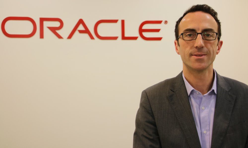 Eduardo Martínez, Oracle