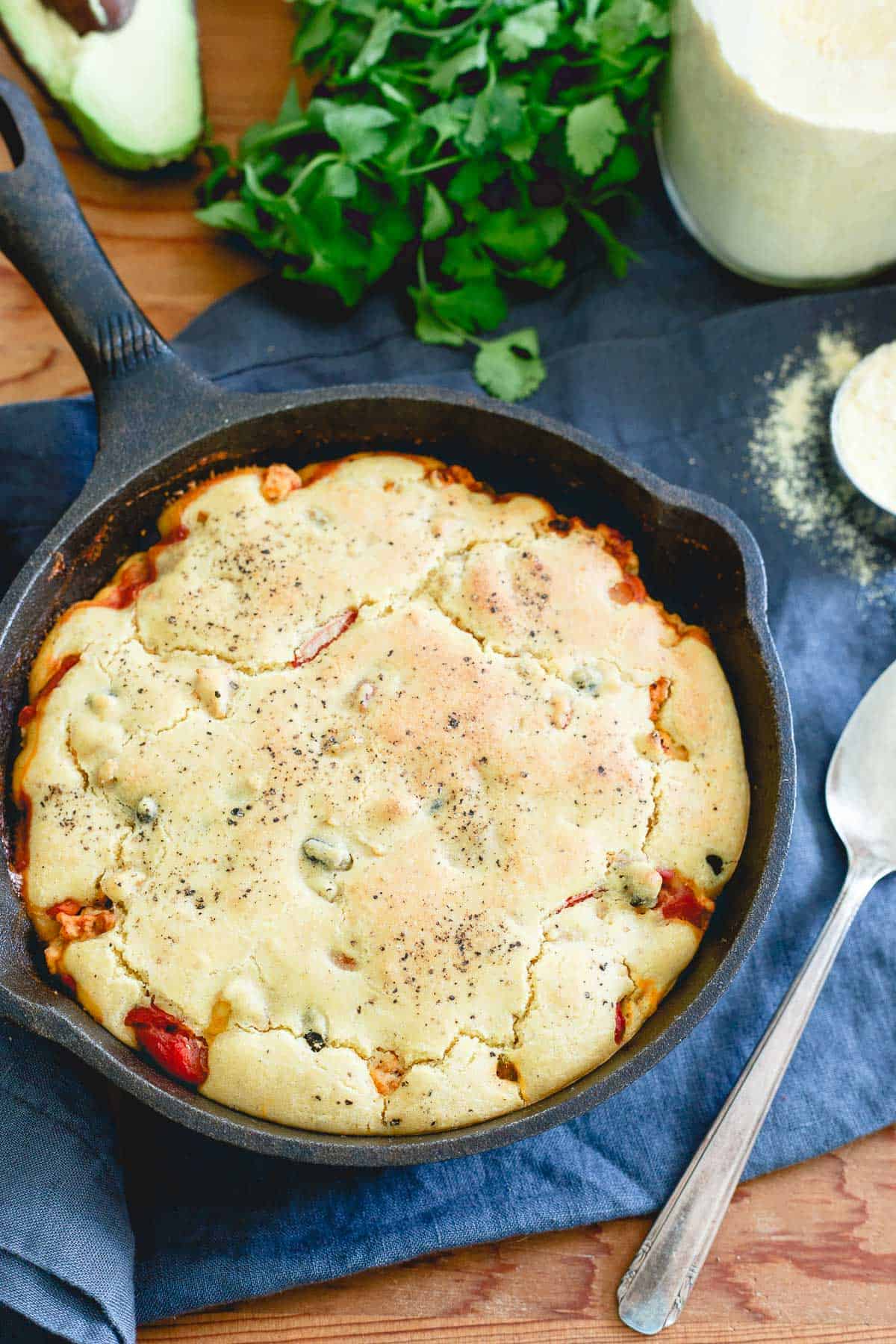 Hearty, warming and comforting, this one-skillet turkey chili pie is also quite healthy and super easy! 