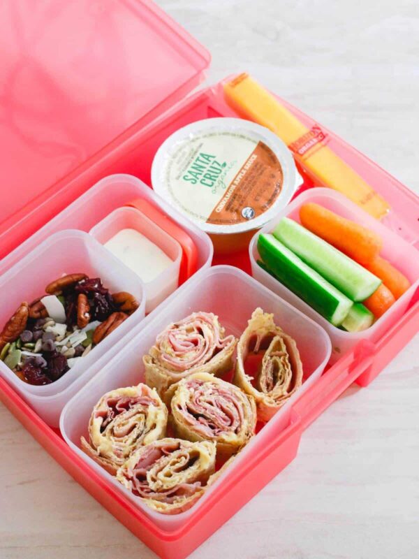 Simple lunchbox ideas including a recipe for an easy trail mix your kids will love is just in time for back to school!