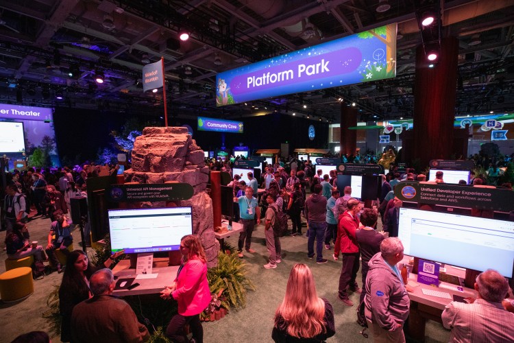 Trailblazers walking around Platform Park design and development demos during Dreamforce.