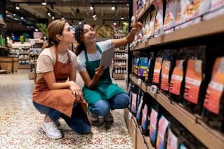 Retail 2025: Data-Driven Agility Takes Center Stage 