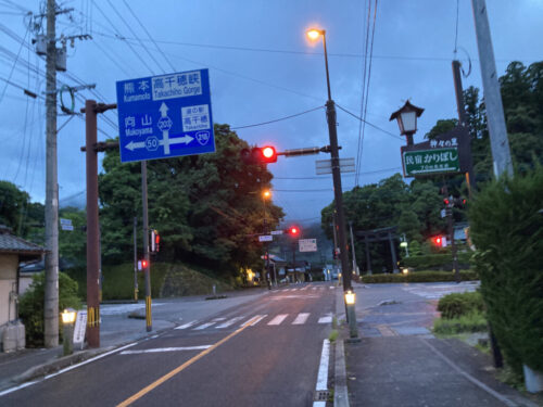 高千穂神社の夜神楽へ行く道