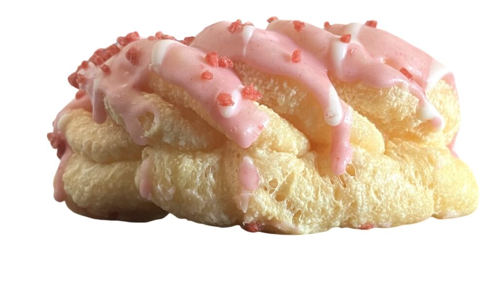 familymart-sweet-strawberry-french-donut-side