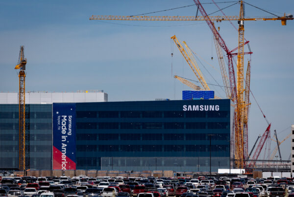 A large building that says "Samsung" in the top right corner is surrounded by construction cranes