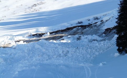 Valsesia, 17 turisti bloccati da una valanga e riportati a valle