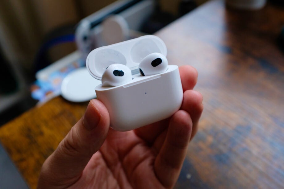 Apple AirPods 3 in case