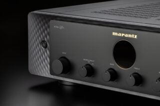 fascia and control dials on Marantz Model 40n