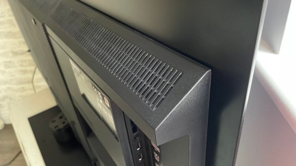 While the Panasonic 55MZ980 is very thin at its edges, the central portion of its rear is actually unusually chunky.