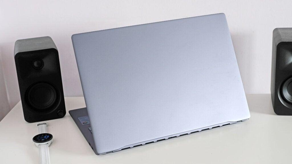 Asus Vivobook S 16 OLED lid