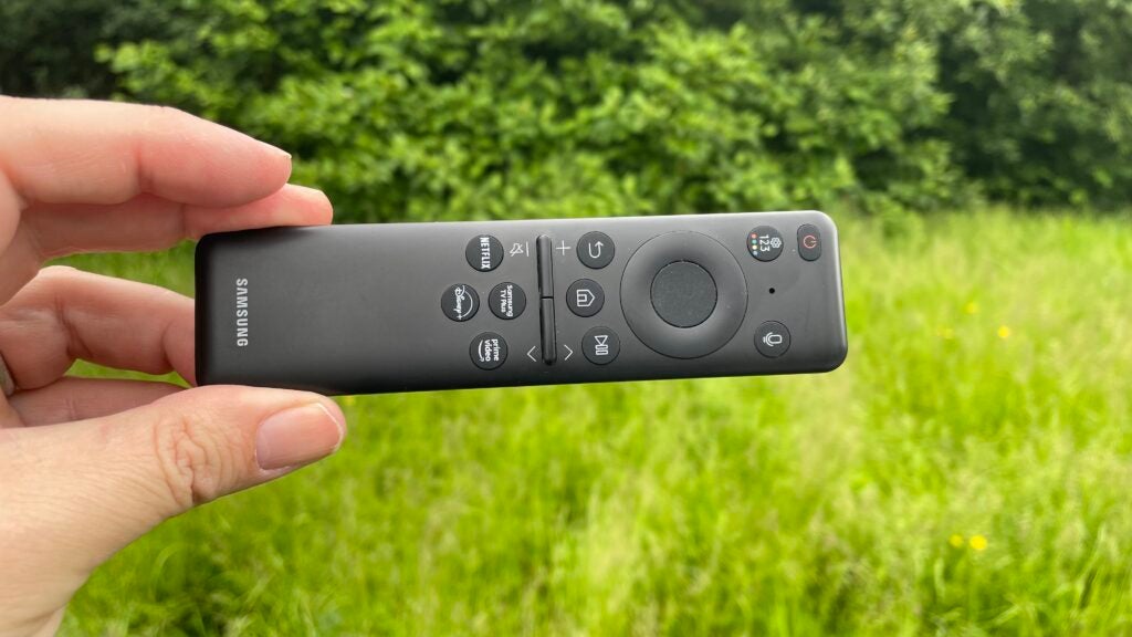 The remote control for the Samsung Odyssey OLED G8