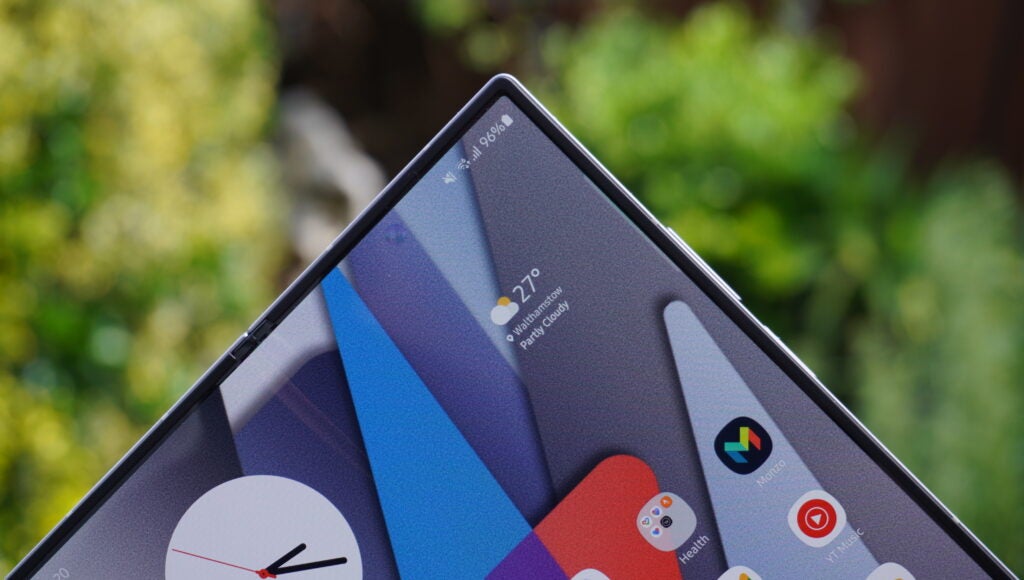 Samsung Galaxy Z Fold 6 corners