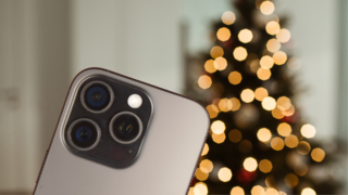 How to photograph Christmas lights with a phone or camera