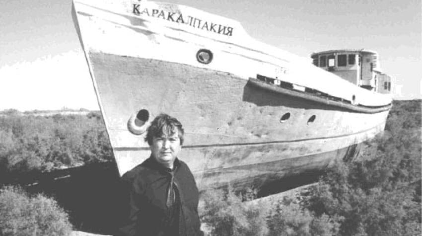 Yusup Kamalov, standing in what 40 years ago was a deep seaport, heads the Union for the Defense of the Aral Sea, a local non-governmental organization based in Nukus.  ©Eric Hilger.