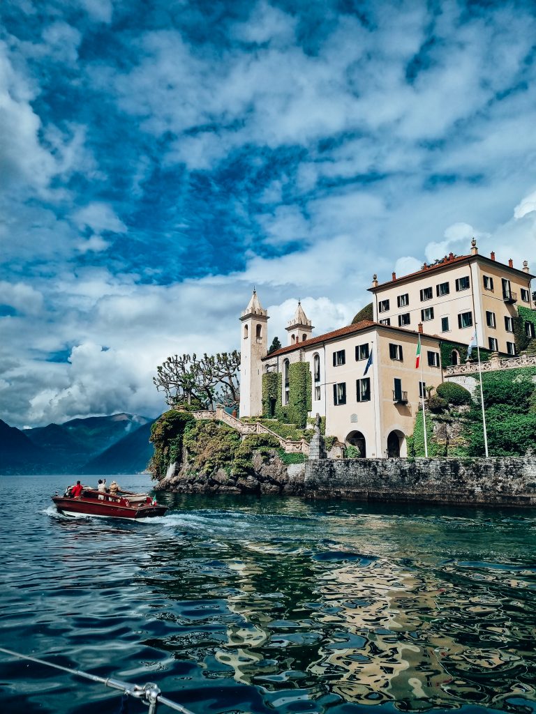 Sailing over Lake Como