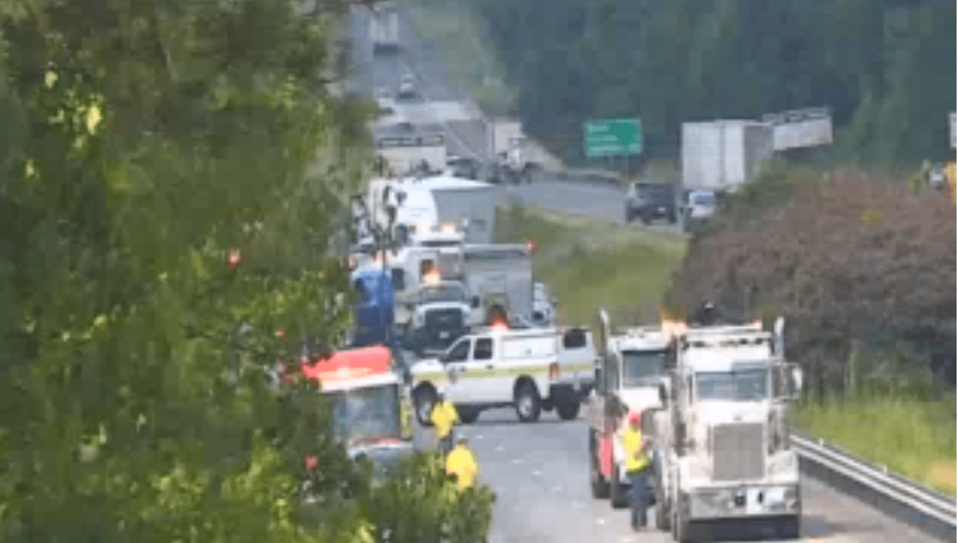 All south lanes closed after tractor-trailer crash on I-81 in Roanoke County