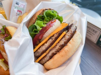 お肉の日(29日)にフレッシュネスバーガーでクラシックWWバーガー、ガーデンサラダバーガー食べた！