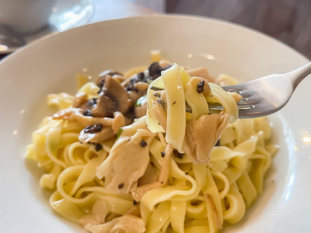 イタリアン Oinos(オイノス)でボンゴレロッソパスタ、色々きのことトリュフソースパスタ食べたよ／横浜・石川町