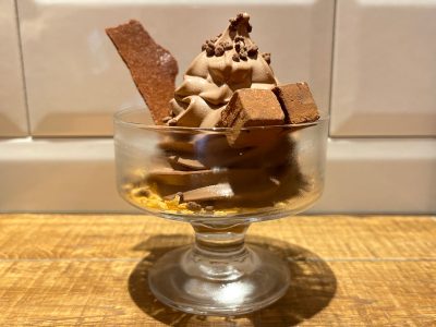 生チョコ発祥のお店「シルスマリア」のシルスカフェで、ホットチョコレートドリンク”ビターカカオ”とパルフェ食べた／横浜・馬車道