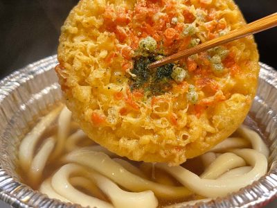 日清「どん兵衛」の特大天ぷらが入った”鍋焼きうどん”を食べたよ！