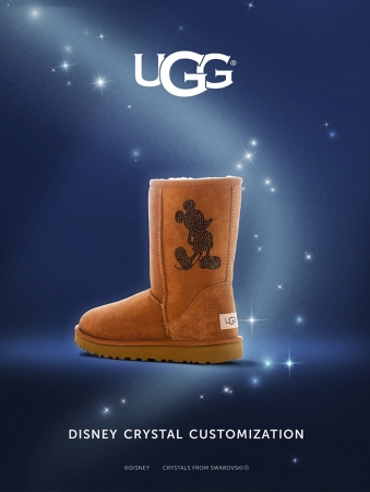 あの「UGG」のブーツを無料でディズニー仕様にできちゃう！ スワロフスキーでつくるミッキーのシルエットがゴージャスです♪