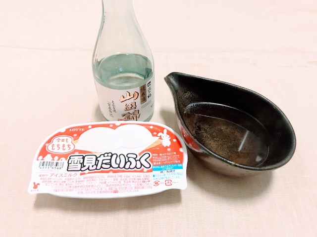 「雪見だいふく × 熱燗」は禁断のお味だった…日本酒の辛味とバニラのコクととろけたお餅がたまりませんーー!!