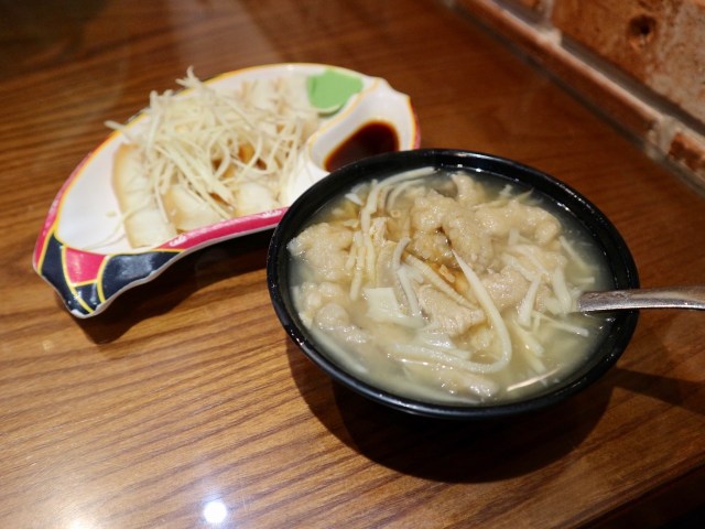 ふかひれ入りスープにサメの燻製!? 創業100年以上・台北の老舗ルーロー飯店で台湾のディープなグルメを味わおう