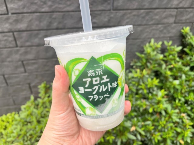 ファミマのフラッペの新作は…森永アロエヨーグルト🌿そのまんますぎる味わいに感動…!!!